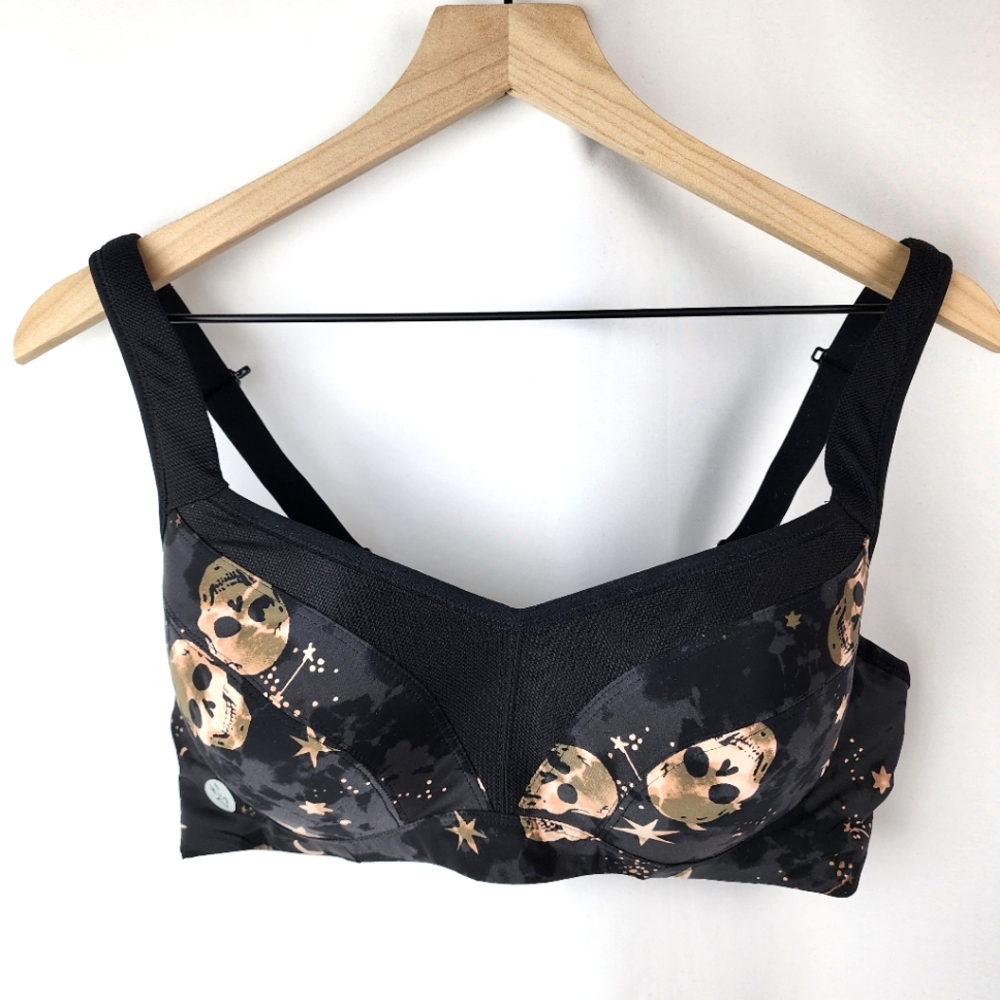 Black Skull Print Supportive Sports Bra